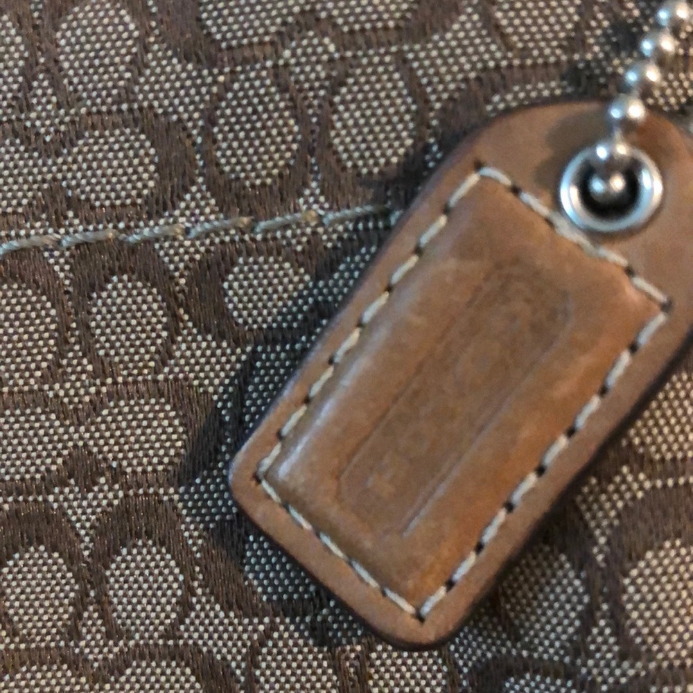 COACH crossbody brown natural coach keychain - Picture 4 of 4